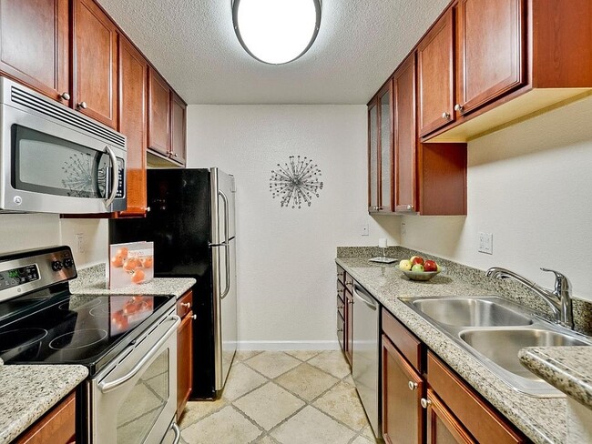 Building Photo - 684 Teatree Ct