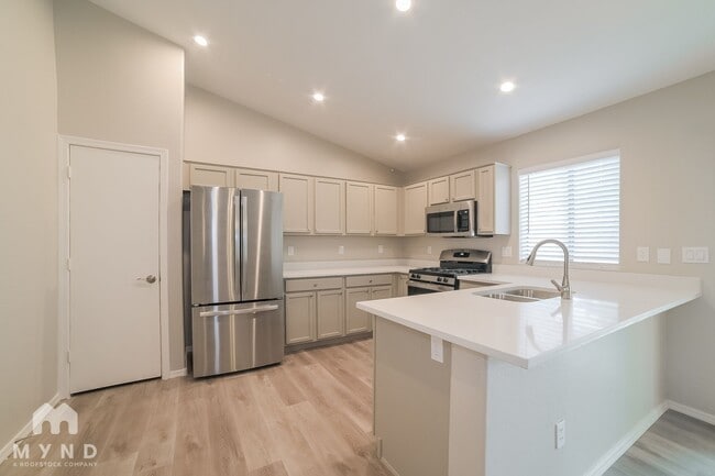 Foto del edificio - 2236 S 82nd Ln