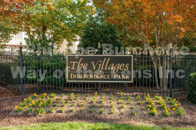 Foto del edificio - $1,900 – 3 Bed / 3 Bath Townhouse in Durha...
