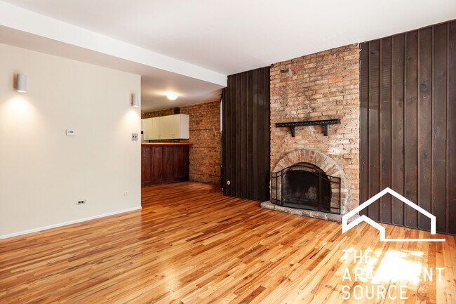 Building Photo - 604 W Surf St