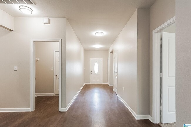 Building Photo - 1076 Pilgrim Ln