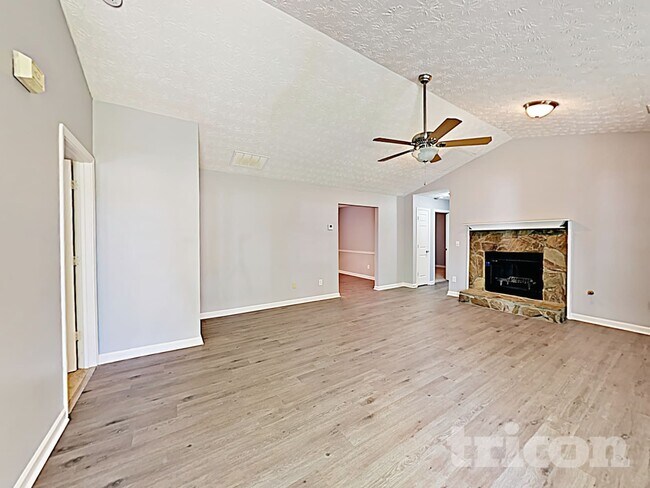 Foto del edificio - 99 Mallie Ct