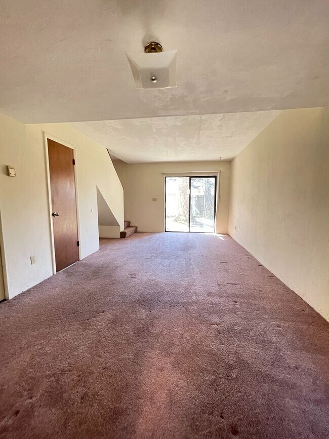 Building Photo - DANIT0914