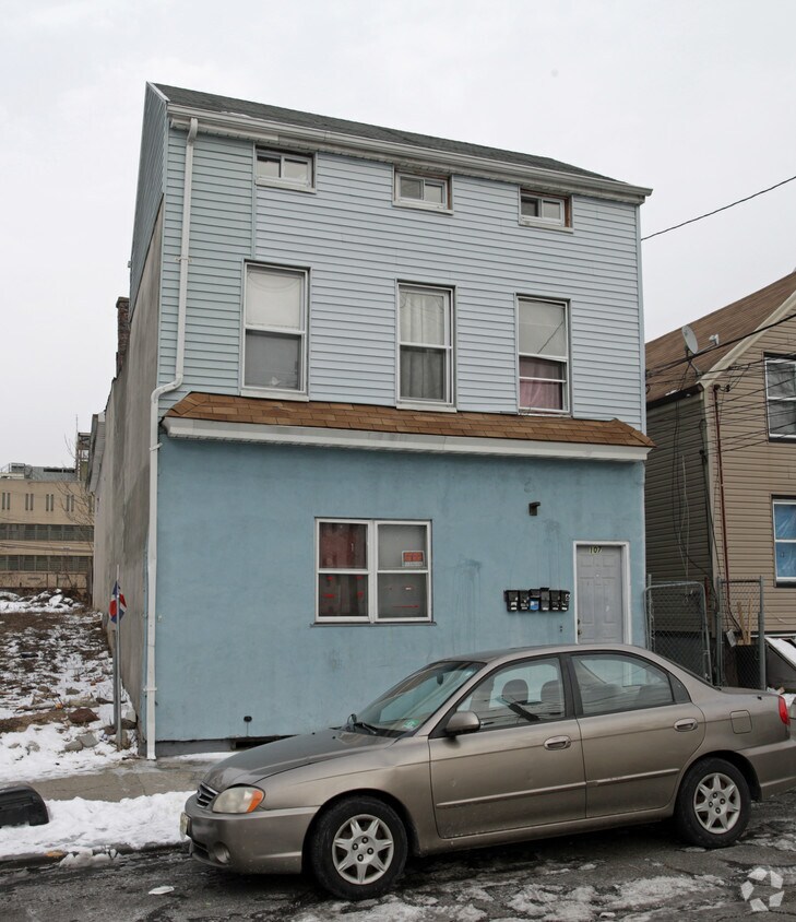 Primary Photo - 107 Mill St