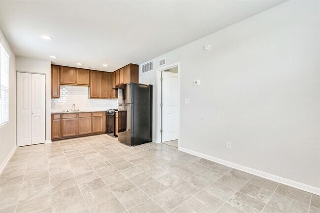 Building Photo - 1628 Arbor Knot Dr