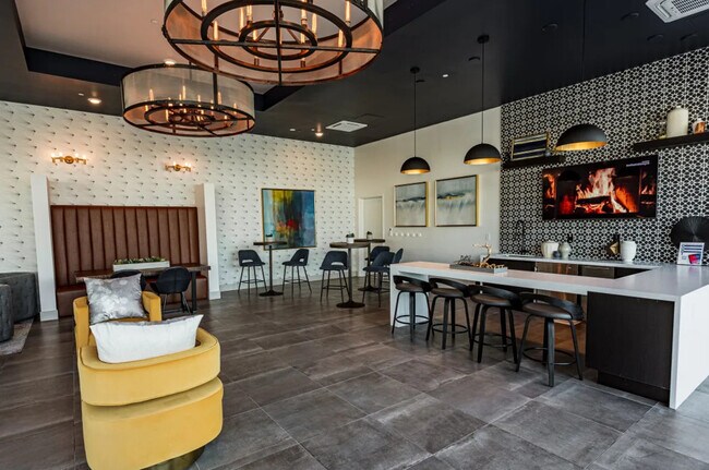 Building Photo - Beacon