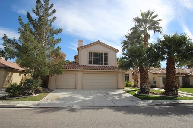 Foto principal - Beautiful 2 Story Home With Pool!!!