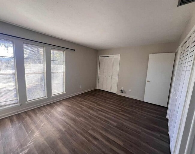 Photo - 214 Westwood Dr House