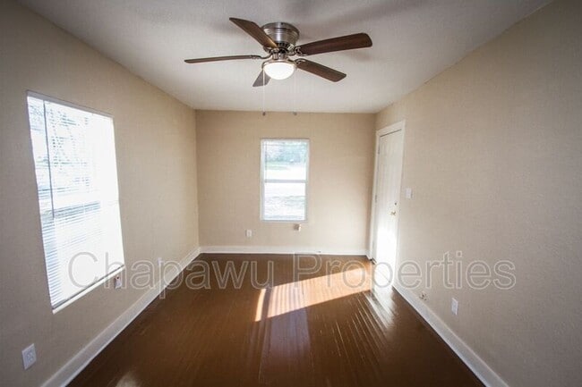 Building Photo - 934 Poinsettia St