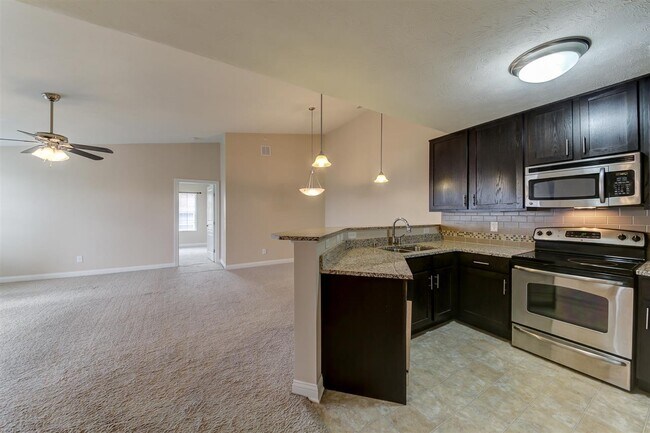 Foto del edificio - 613 Ivy Ridge Dr