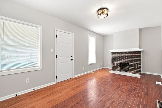 Building Photo - 846-848 Reinhard Ave