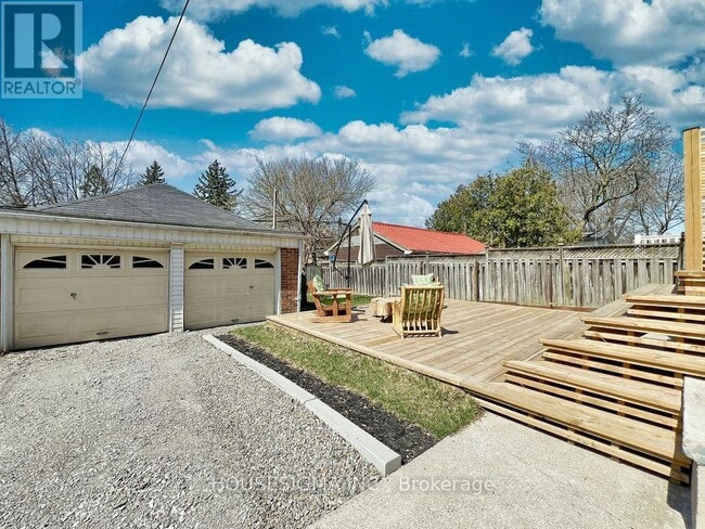 Building Photo - 36 Highview Crescent