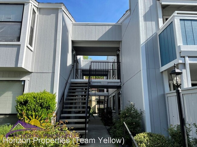 Building Photo - 2 br, 1 bath House - 250 Del Verde Cir #4
