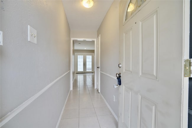 Building Photo - 10811 Sugar Hill Dr