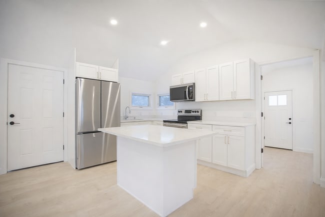 Building Photo - 2403 Westfield St