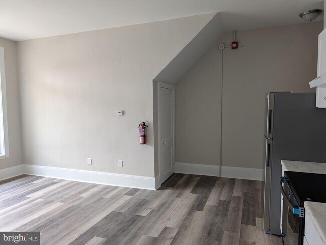 Foto del edificio - 305 Evesham Ave W