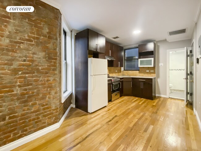 Foto del edificio - 2647 Frederick Douglass Blvd