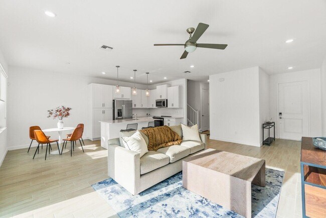 Building Photo - 5661 Stradella Dr