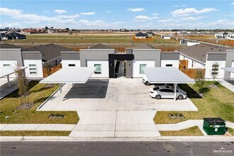 Building Photo - 17 Wolf Crk Ave