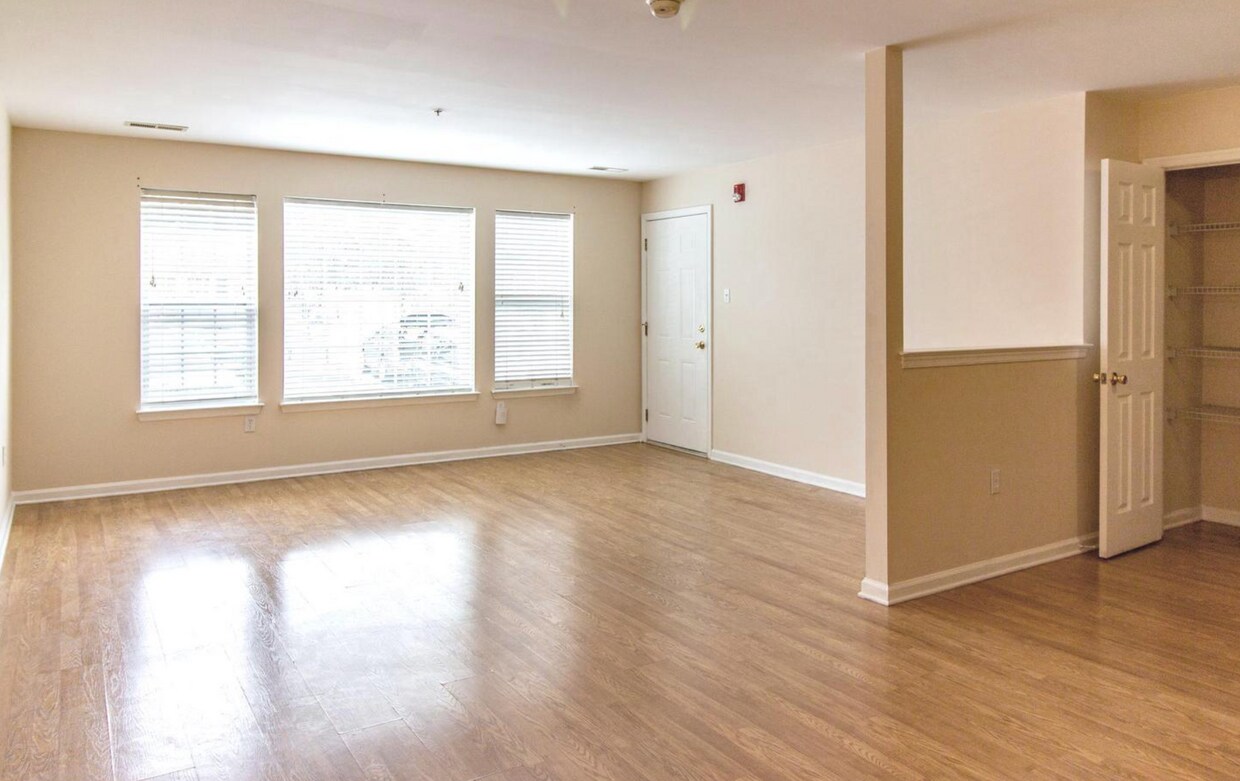 Foto principal - 9228 Blue Grass Rd