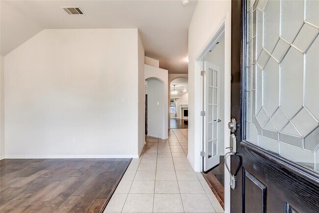 Foto del edificio - 15220 Fernhill Dr