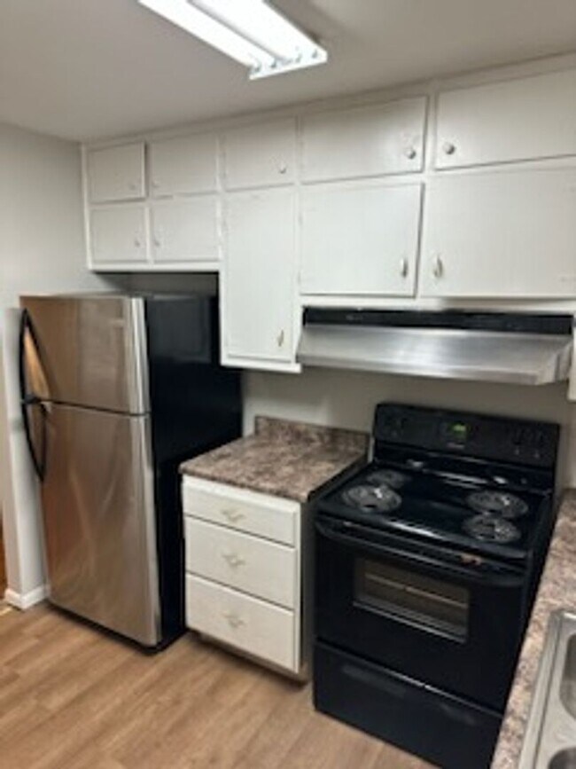 Building Photo - BELOW MARKET RENT!