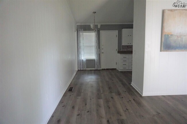 Building Photo - 4104 Thomas Ave