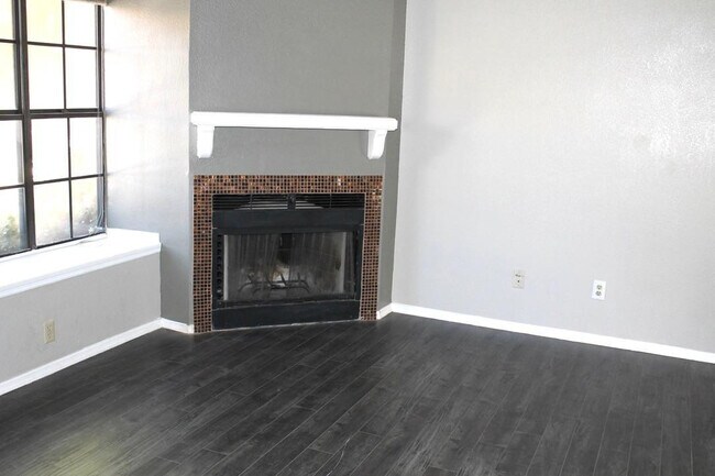 Building Photo - 4901 E Kelton Ln