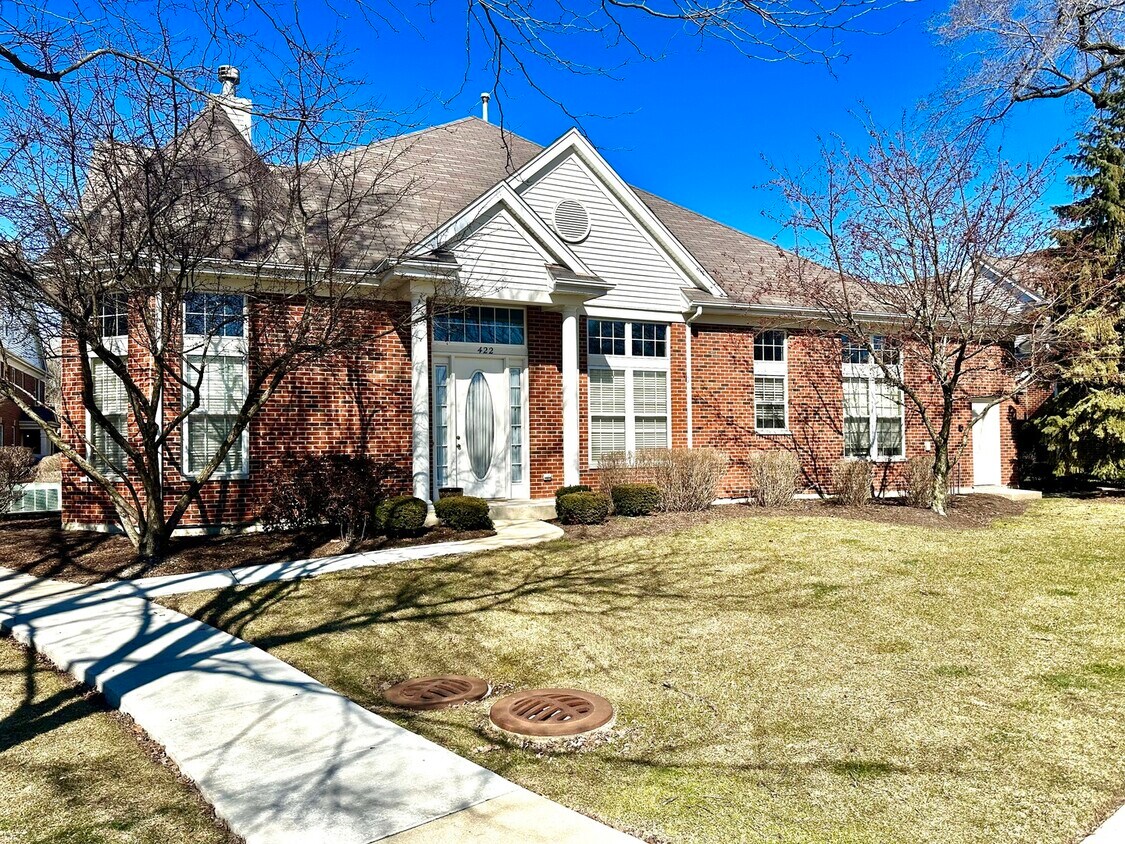 422 Commons Cir, Clarendon Hills, IL 60514 Townhome Rentals in