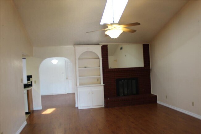 Building Photo - 2213 Richbrook Dr