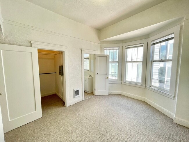Building Photo - Charming Hayes Valley Studio! Location! La...