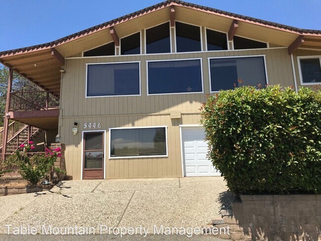 Foto del edificio - 5446 Royal Oaks Dr