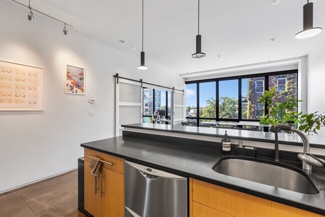 Building Photo - 36 A St