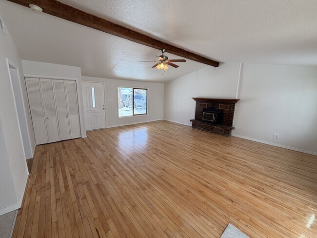 Photo - 105 S Kendall St House