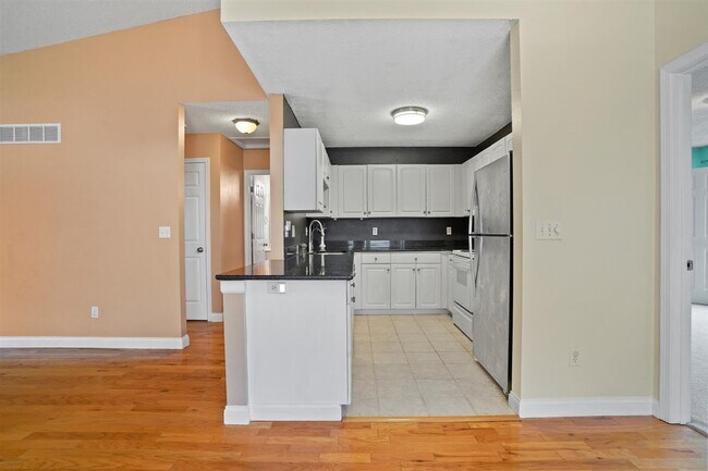 Foto del edificio - 2242 Holiday Rd