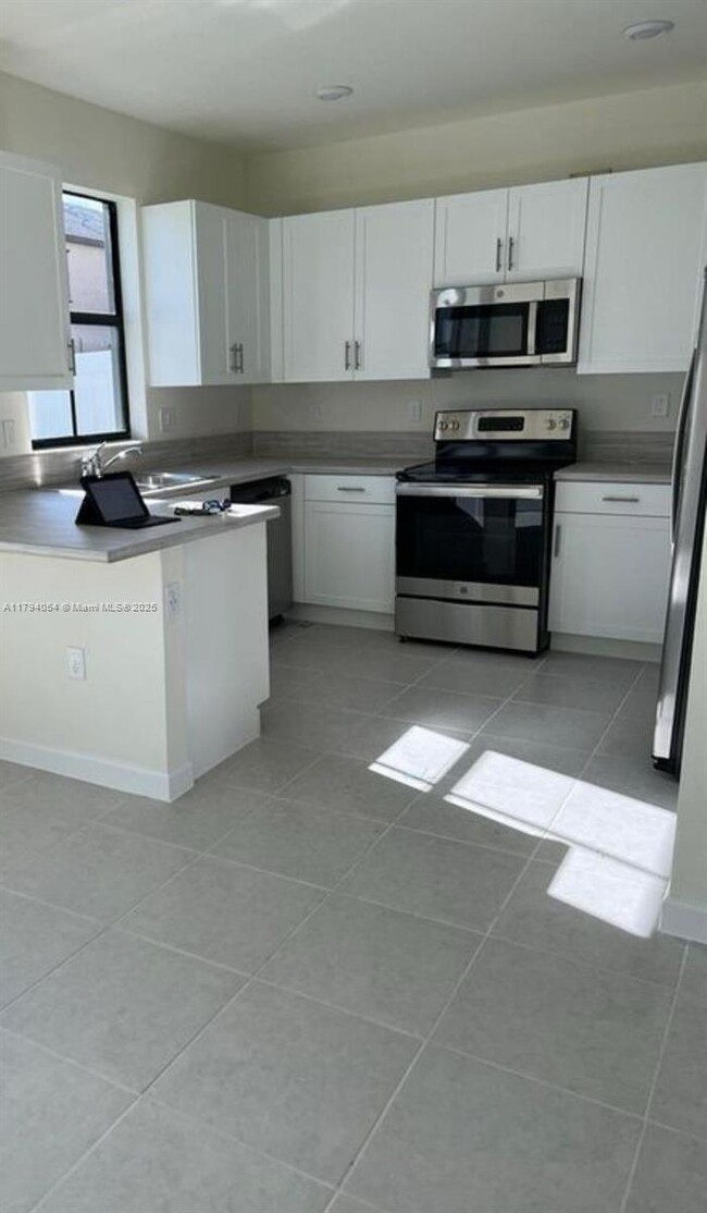 Foto del edificio - 11101 West 33rd Ct