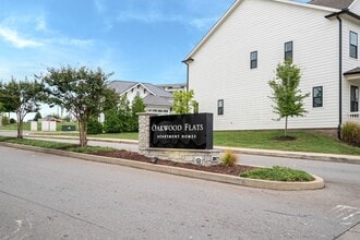 Building Photo - 2085 Oakwood Ave