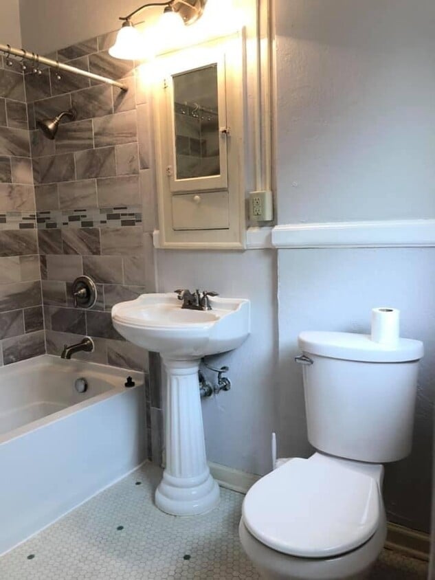 Building Photo - 2030 Maple St