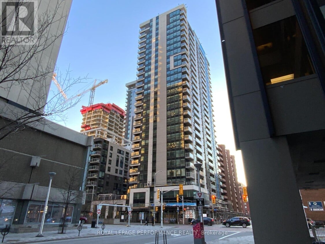 Primary Photo - 340-2340 Queen St