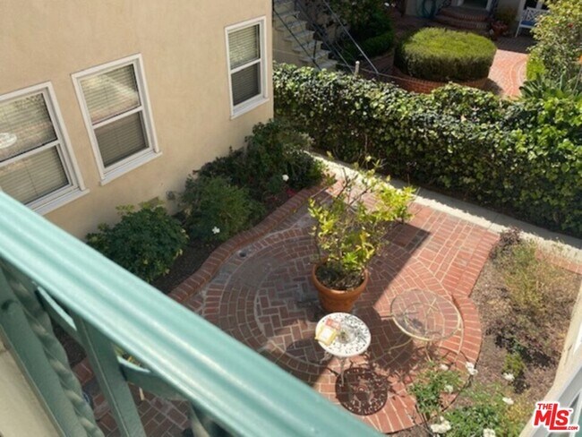 Foto del edificio - 9609 W Olympic Blvd