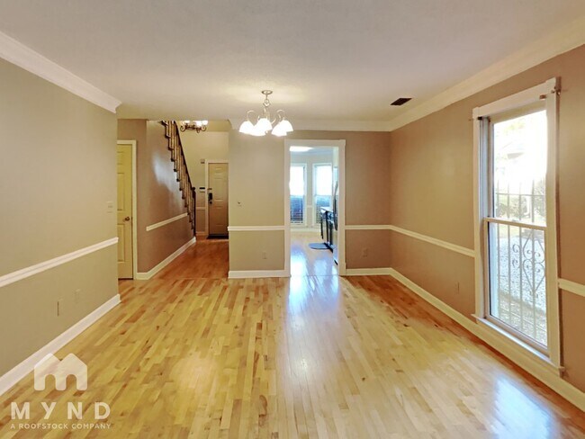 Building Photo - 1140 Magnolia Way SE
