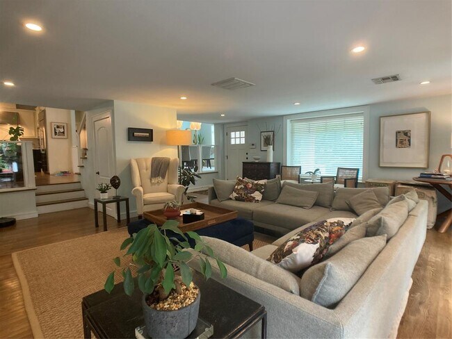 Building Photo - 2004 East Side Dr