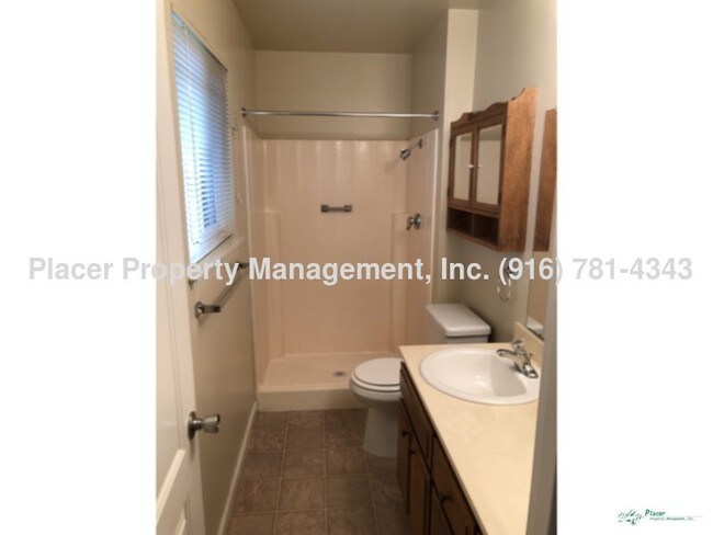 Building Photo - This 3 bedroom, 2 bath home with RV access