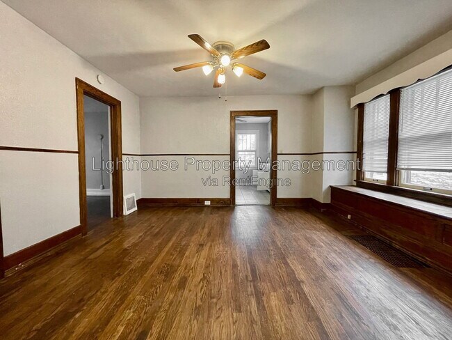 Foto del edificio - 839 W Larch Ave