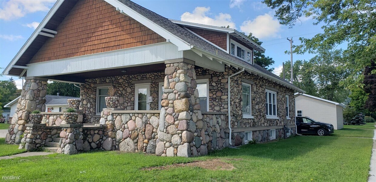 Primary Photo - 4 br, 1.5 bath House - 625 N State St