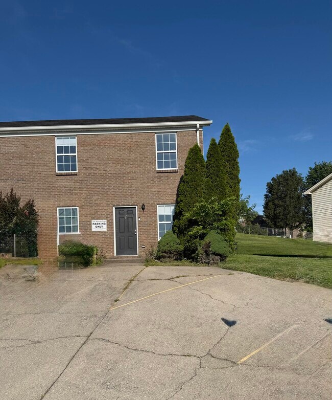 Building Photo - 135 Woods Trail