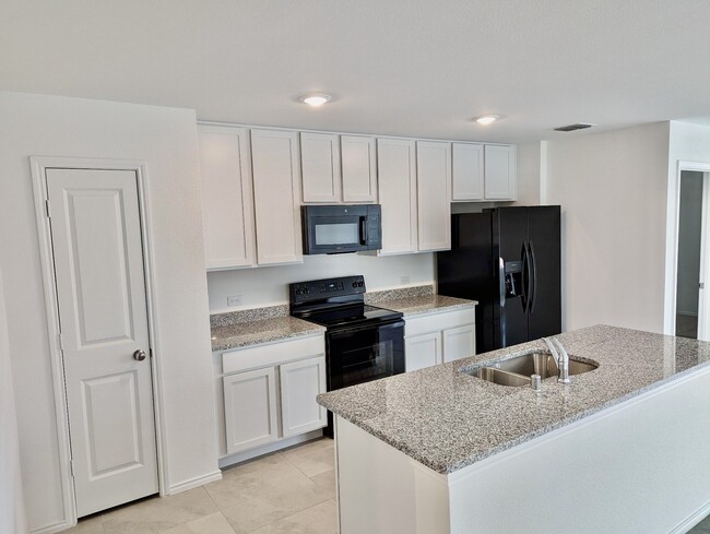 Building Photo - 313 Riverside Dr