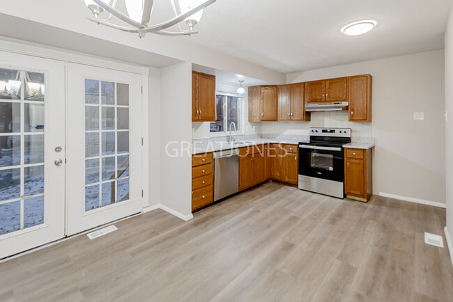 Building Photo - 430 Patterson Ln