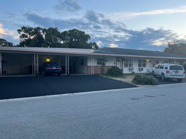 Building Photo - 1801 Rainbow Dr