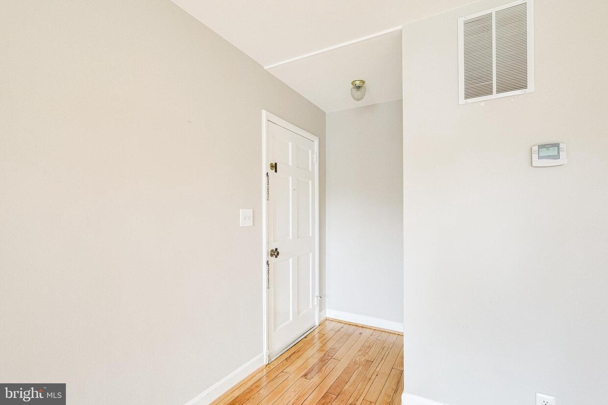 Primary Photo - 3373 S Stafford St